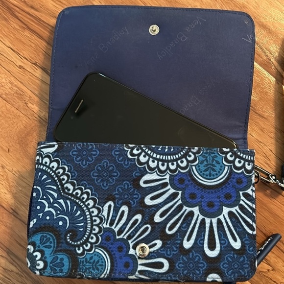 Vera Bradley wristlet. New condition - Picture 2 of 4
